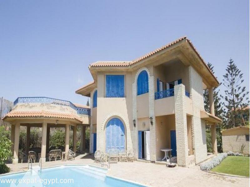 Villa for Sale in Golden Beach with a Large Swimming Pool 