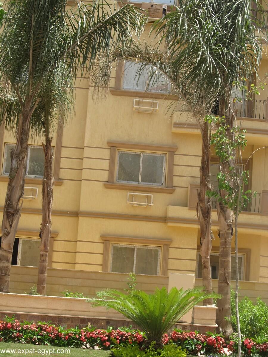 ground apartment with garden for sale in Family City compound