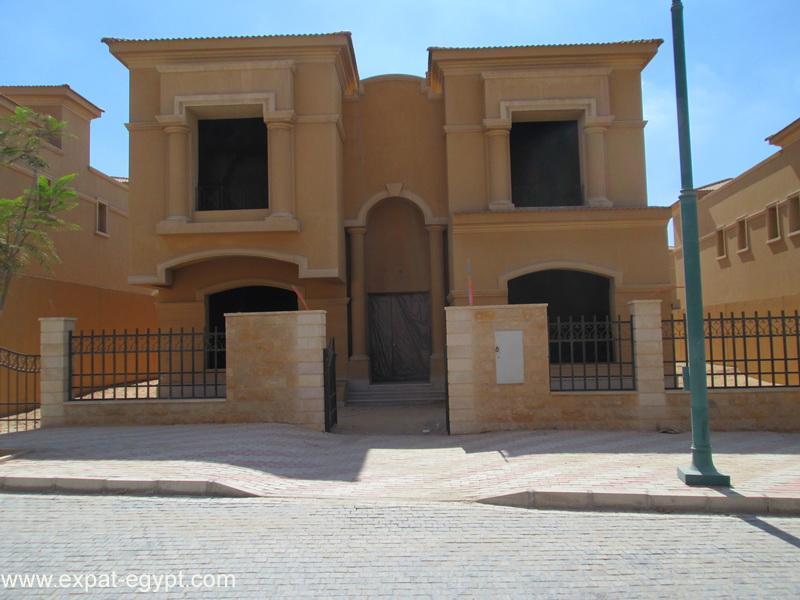 Villa for Sale in Royal Meadows Compound, Sheikh Zayed, Cairo, Egypt